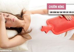 Chườm ấm để làm giảm cơn đau